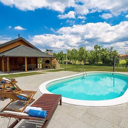 V'S Place - Wooden House With Heated Pool And Outdoor Sauna オトチャッツ エクステリア 写真