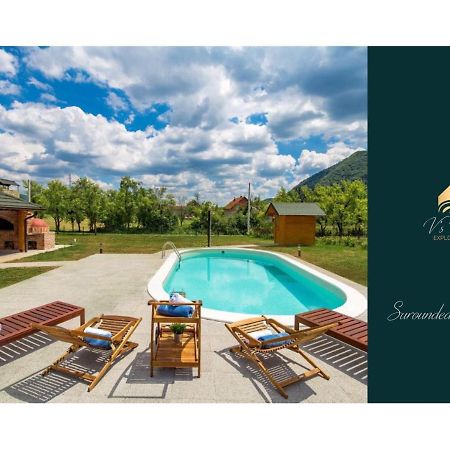 V'S Place - Wooden House With Heated Pool And Outdoor Sauna オトチャッツ エクステリア 写真