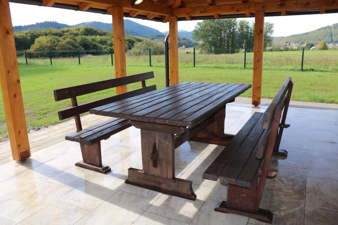 V'S Place - Wooden House With Heated Pool And Outdoor Sauna オトチャッツ エクステリア 写真