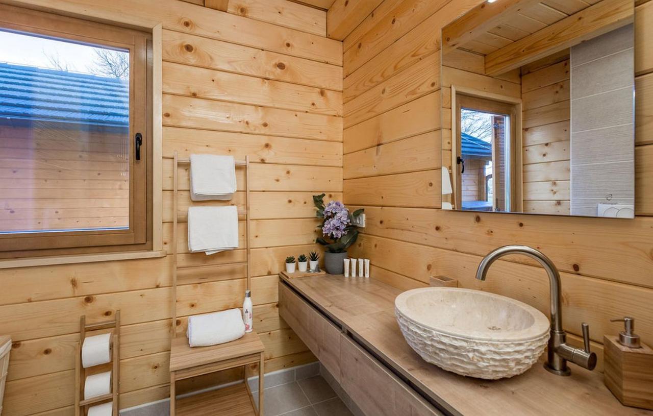 V'S Place - Wooden House With Heated Pool And Outdoor Sauna オトチャッツ エクステリア 写真