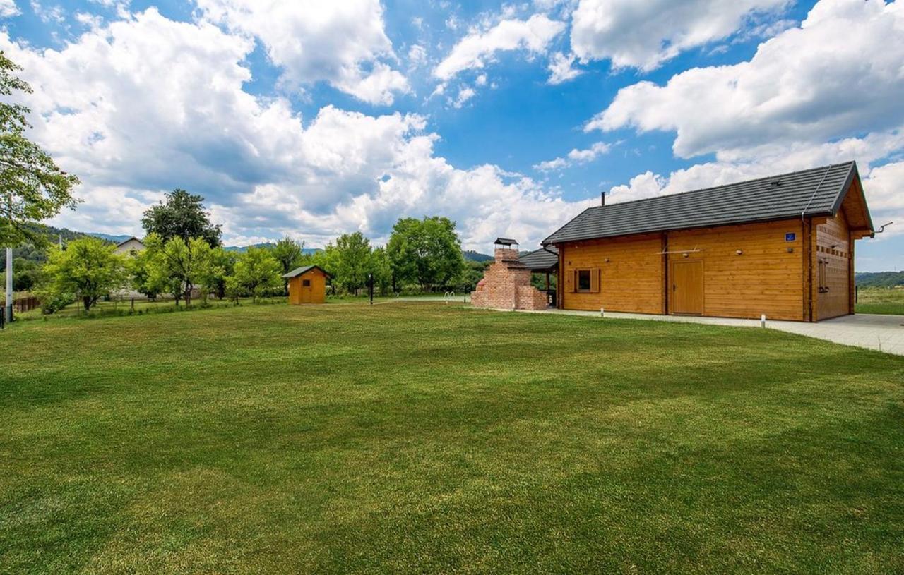 V'S Place - Wooden House With Heated Pool And Outdoor Sauna オトチャッツ エクステリア 写真