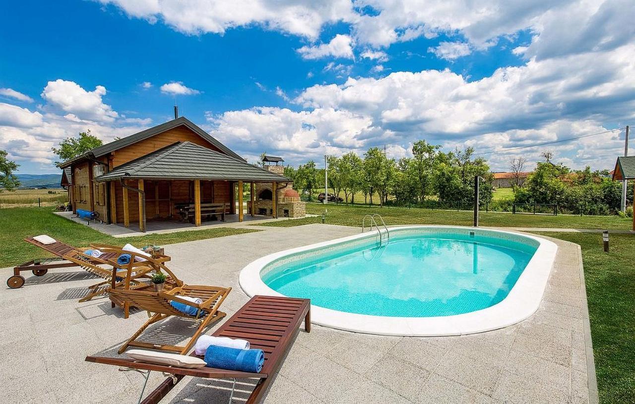 V'S Place - Wooden House With Heated Pool And Outdoor Sauna オトチャッツ エクステリア 写真