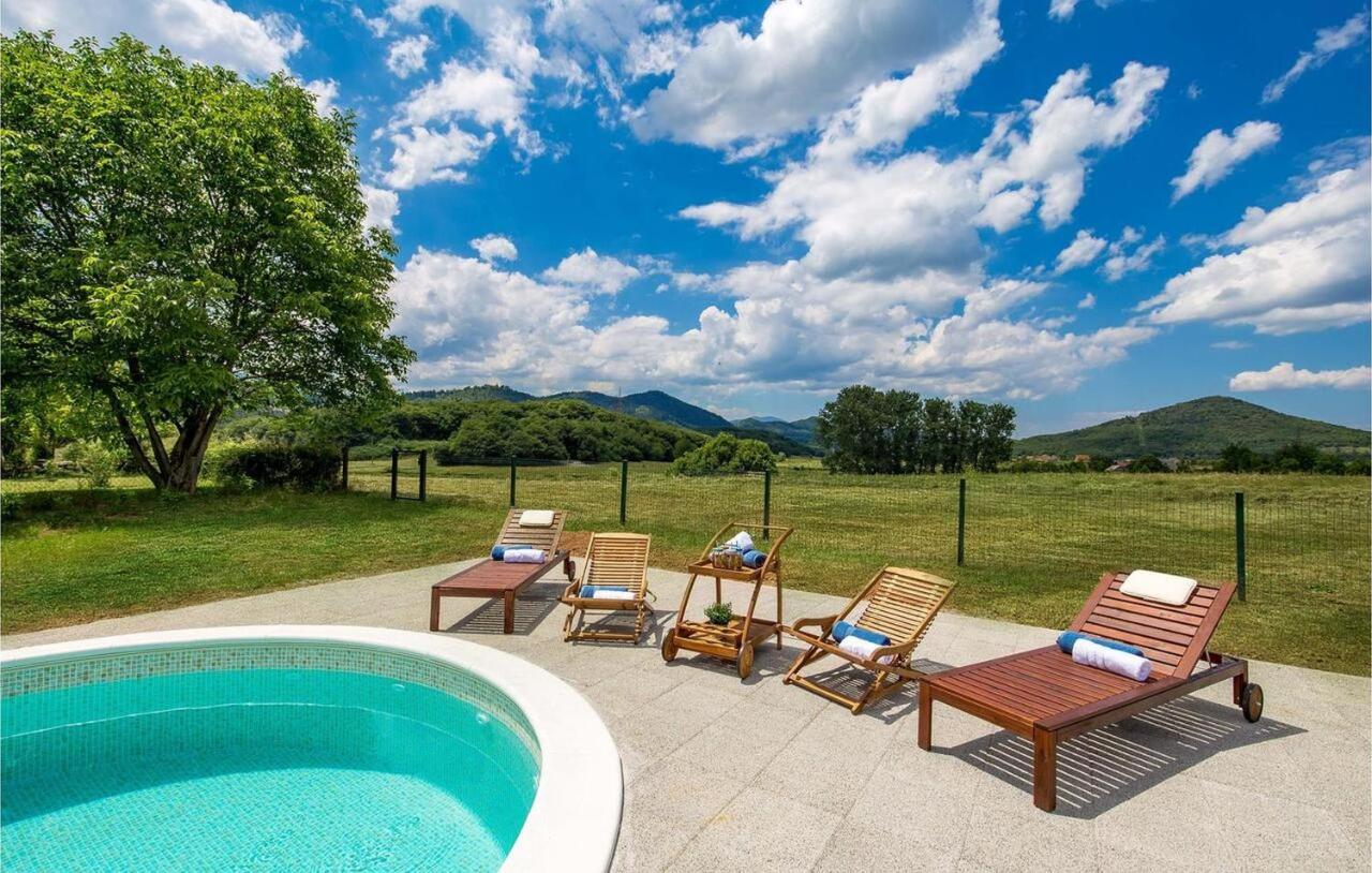 V'S Place - Wooden House With Heated Pool And Outdoor Sauna オトチャッツ エクステリア 写真
